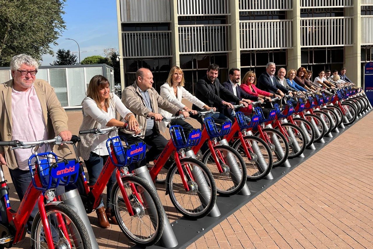 Els 15 alcaldes metropolitans amb les noves bicicletes interurbanes