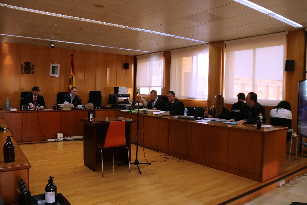 Un home i una dona acusats de matar un altre home el març de l'any 2021 en el primer dia de judici a l'Audiència de Tarragona.