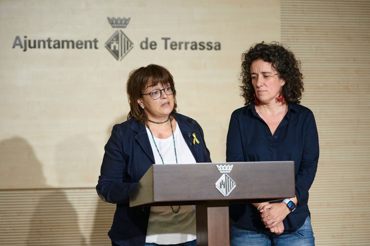 Meritxell Lluís i Montserrat Caupena, presentant les propostes de resolució pel ple d'octubre