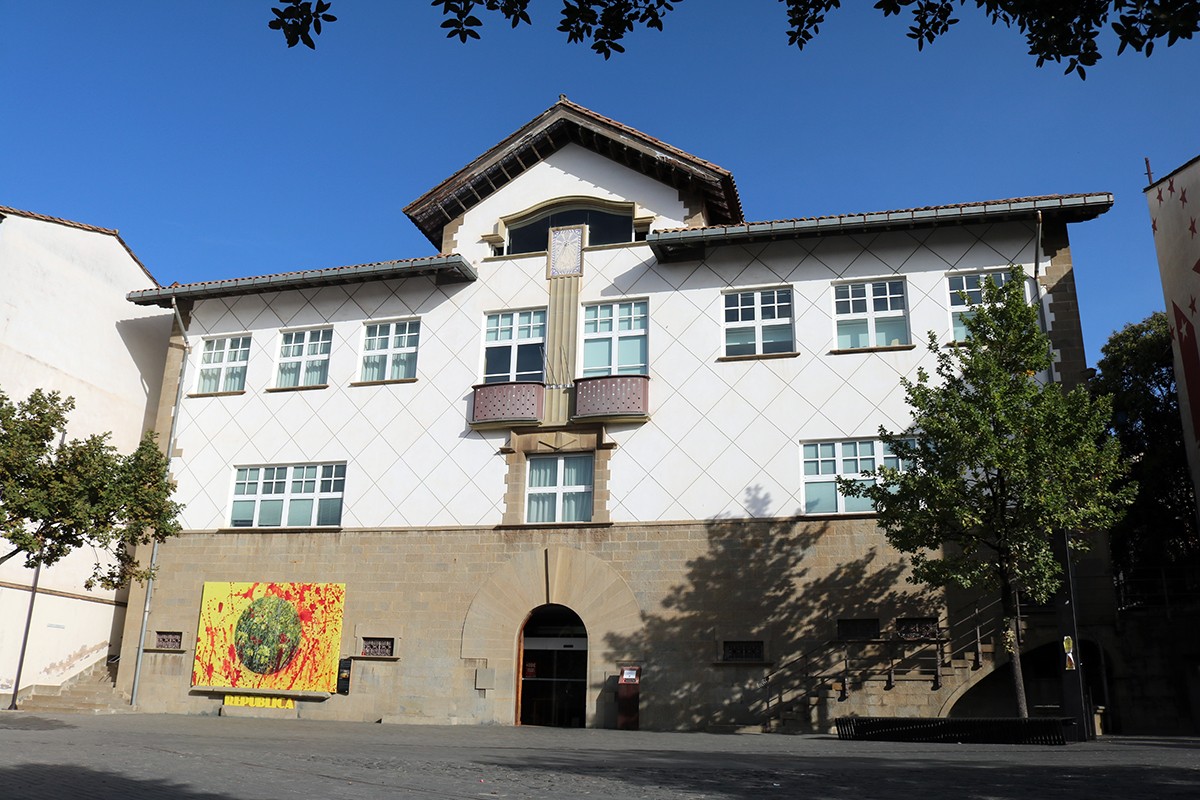 L'edifici de Can Joanetes, seu de l'Ajuntament d'Olot