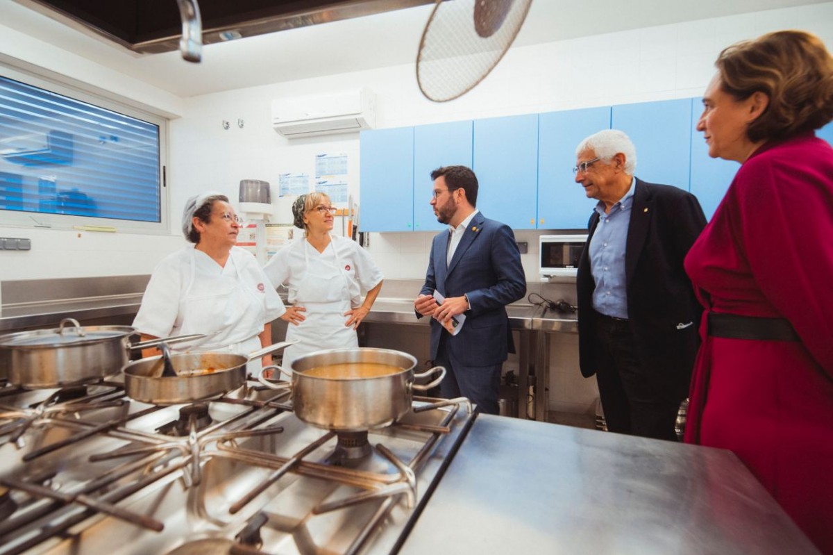El conseller de Salut i el president Aragonès amb Ada Colau presentant la guia d'alimentació saludable