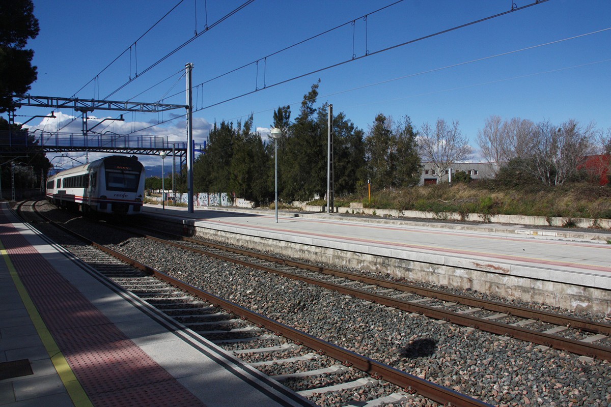Un tren entrant a l'estació de Vila-seca, en una imatge d'arxiu.