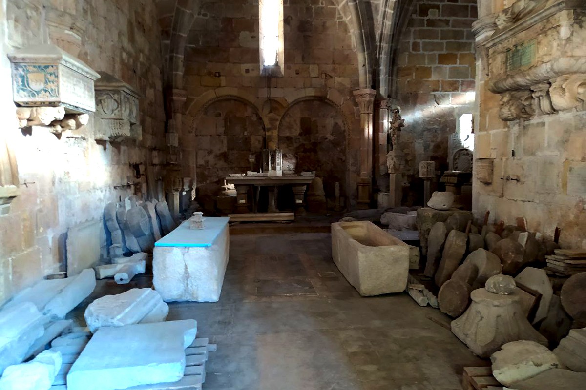 L'interior de la capella, més d'un segle tancada al públic.