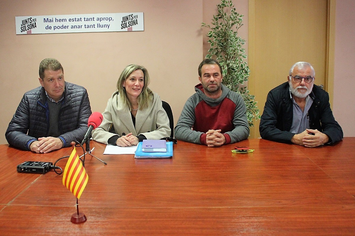 Reunió amb la premsa, els consellers comarcals Josep M. Casafont, Daniel Rovira i Robert Moles, així com la consellera portaveu, Isabel Pérez.