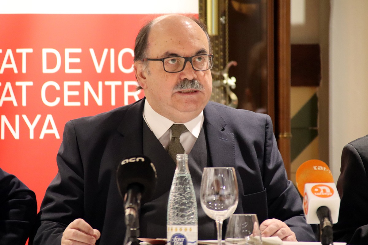 Josep Eladi Baños, rector de la UVic-UCC, durant la presentació de les dades de matriculació al centre del nou curs