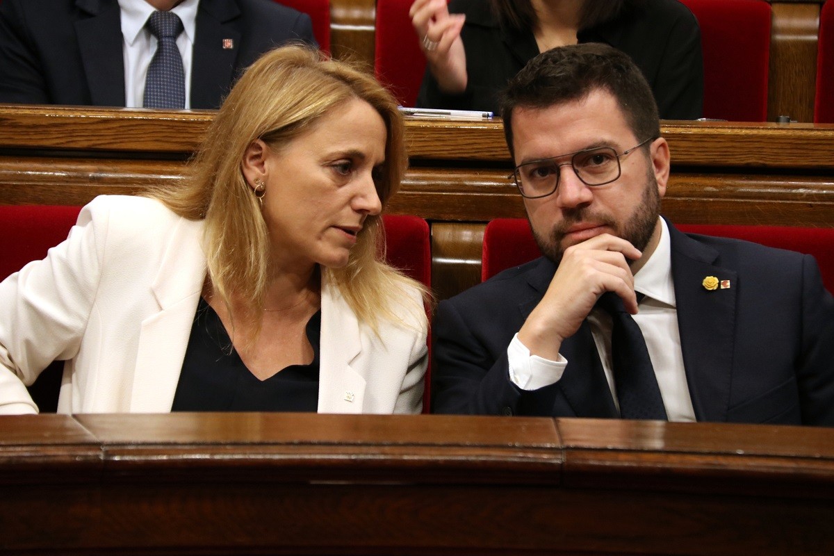 La consellera d'Economia, Natàlia Mas, i el president de la Generalitat, Pere Aragonès.