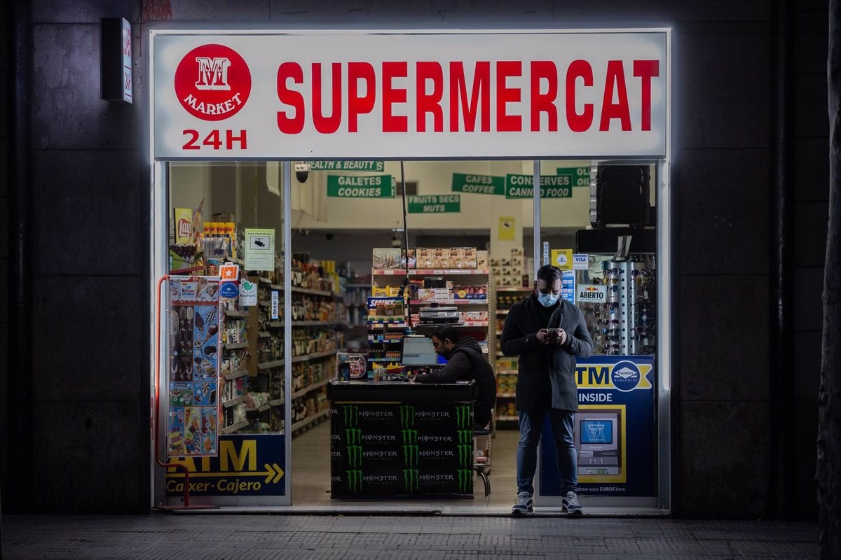 Un supermercat 24 hores a Ciutat Vella