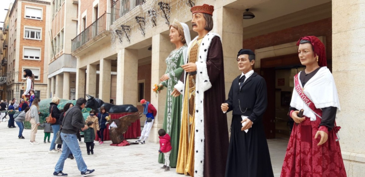 Tortosa recuperarà, este cap de setmana i el pròxim, la Mostra de Folklore Popular de Tortosa.