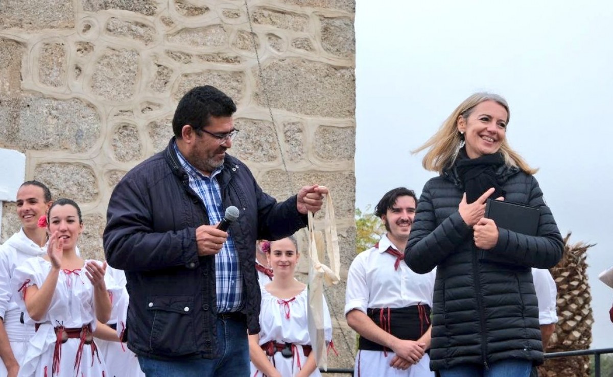 L'alcaldessa Mireia Ingla amb l'alcalde de La Haba (Extremadura)