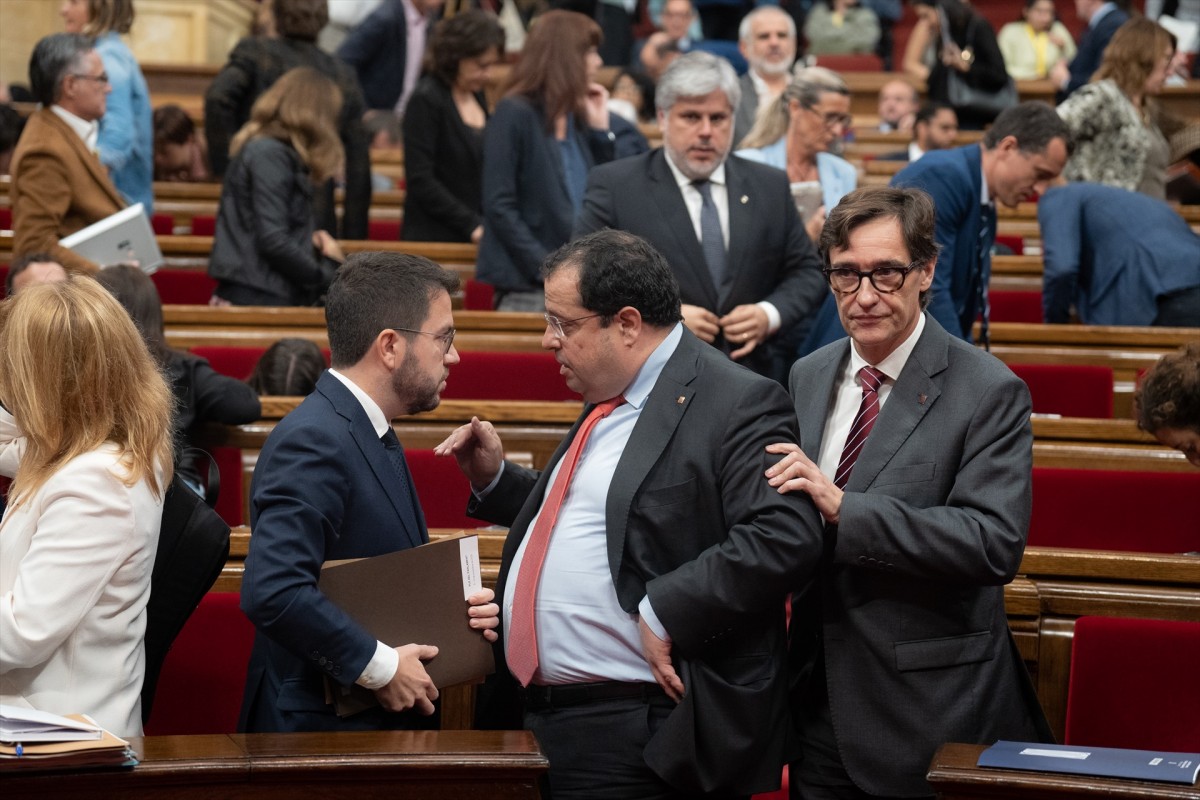 Pere Aragonès, Joan Ignasi Elena i Salvador Illa, al Parlament.