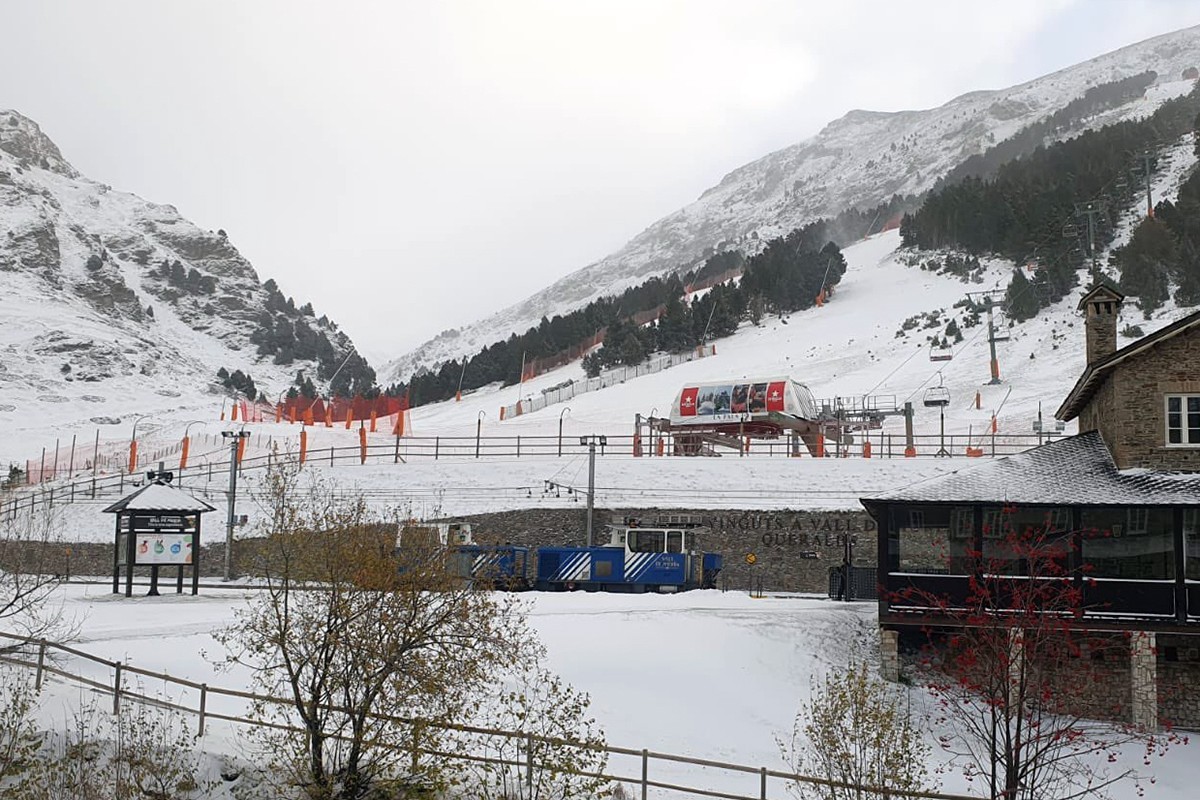 L'estació de Vall de Núria recentment nevada