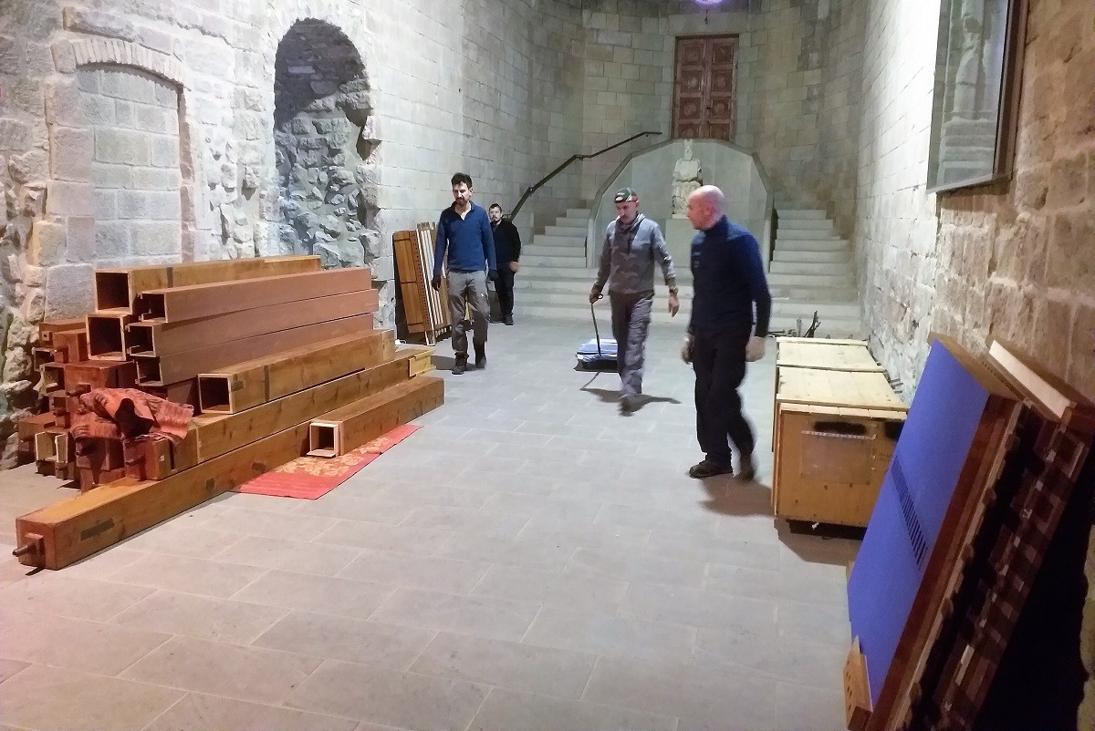 Totes les peces restaurades s'han guardat a la sala que hi ha sota l'orgue