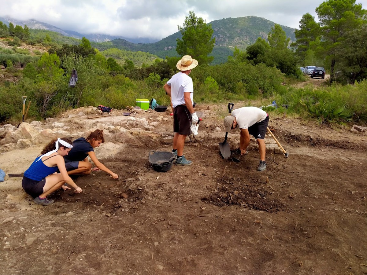 Investigadors del GRESEPIA de la URV durant les excavacions al jaciment protohistòric dels Malladarets a Alfara de Carles (Baix Ebre)  