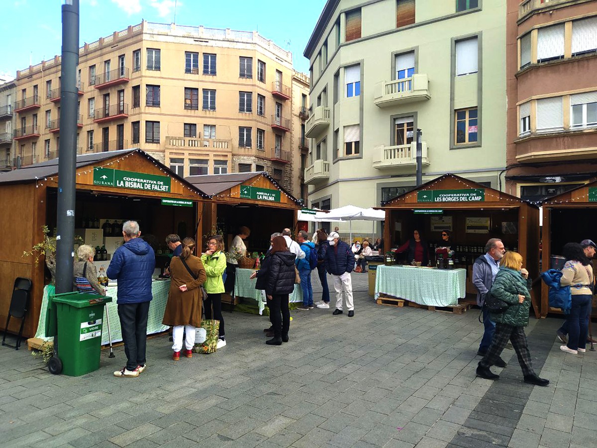 La fira de l'Oli de la DOP Siurana, a la plaça Corsini de Tarragona.