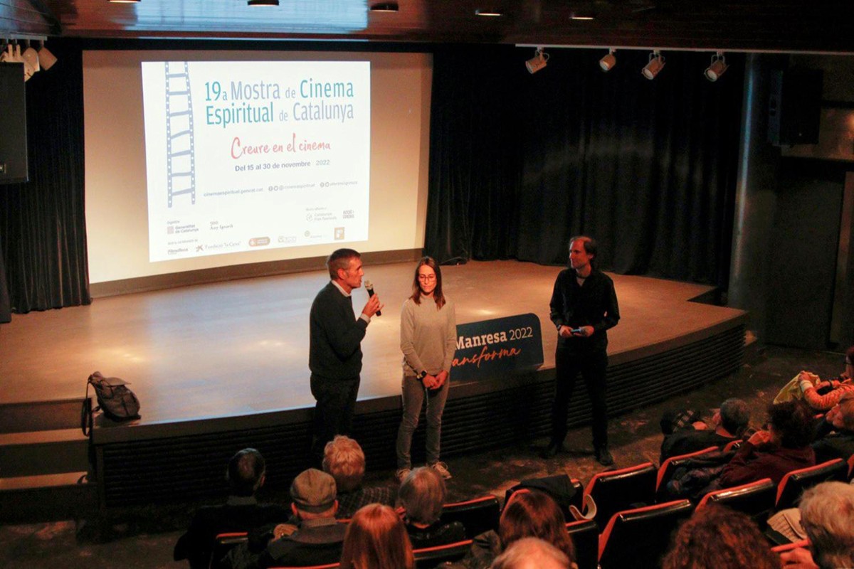 El regidor de Turisme, Joan Calmet, presenta la Mostra de Cinema Espiritual a l'Auditori de la Plana de l'Om