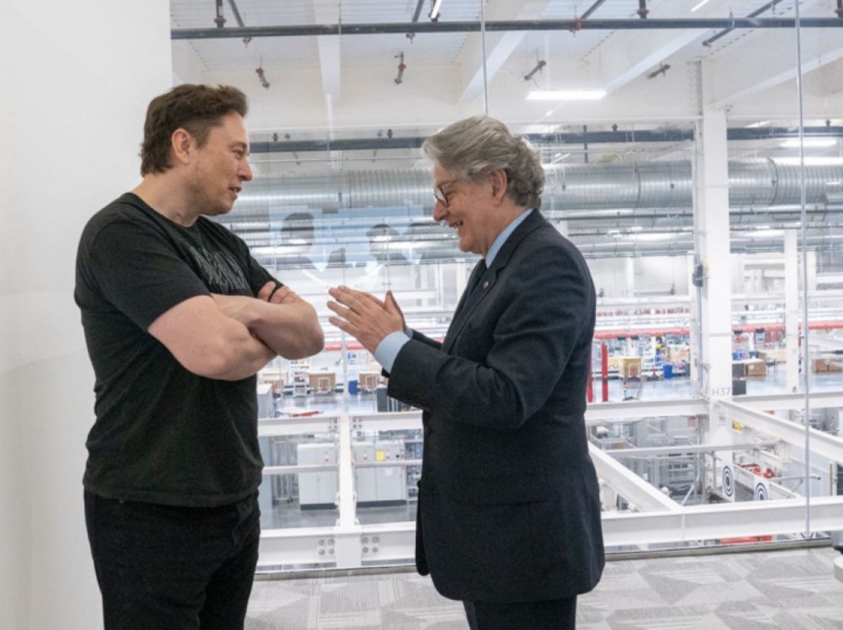 Elon Musk i Thierry Bretton, en una imatge d'arxiu