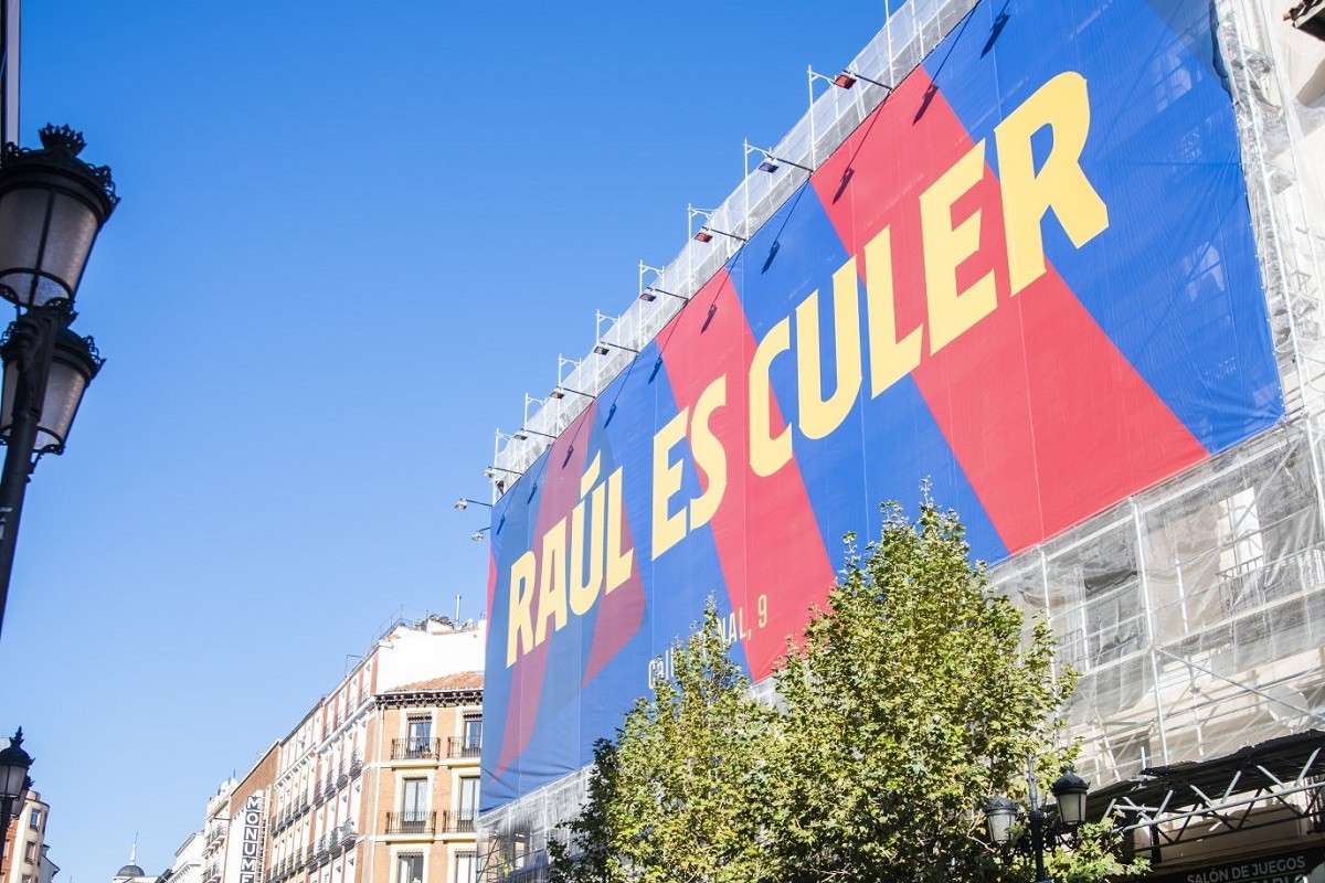 La pancarta gegant que ha penjat el Barça a Madrid