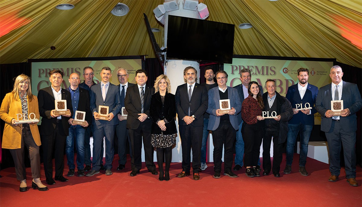 Fotografia de grup dels empresaris premiats.