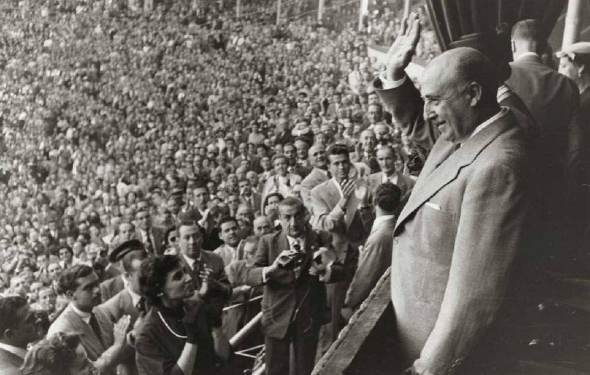 Francisco Franco, durant una visita a la plaça de braus de Barcelona el 1955