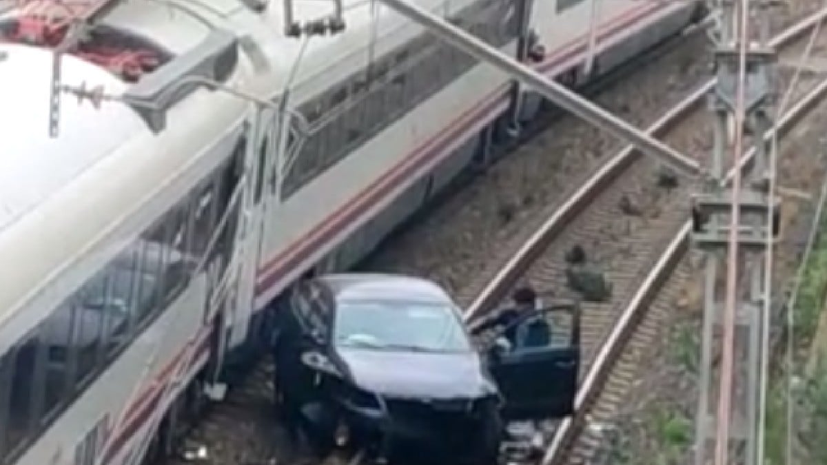 El conductor ha sortit de la via i ha caigut a les vies del tren entre Reus i el Morell