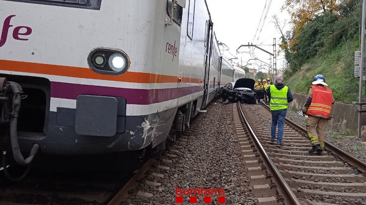 Imatge de l'accident entre un tren i un cotxe entre Reus i el Morell