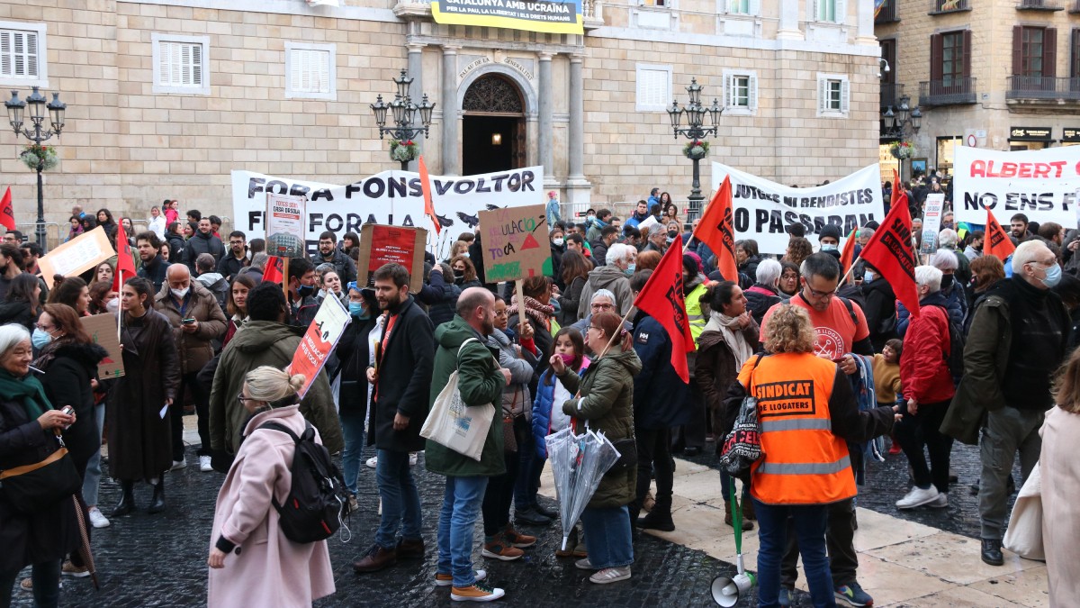 Protesta contra l'anul·lació per part del TC de la llei catalana que regula els lloguers.