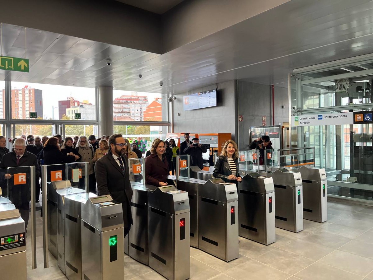 Colau, Fernández i Sánchez inauguren la nova estació de Sant Andreu