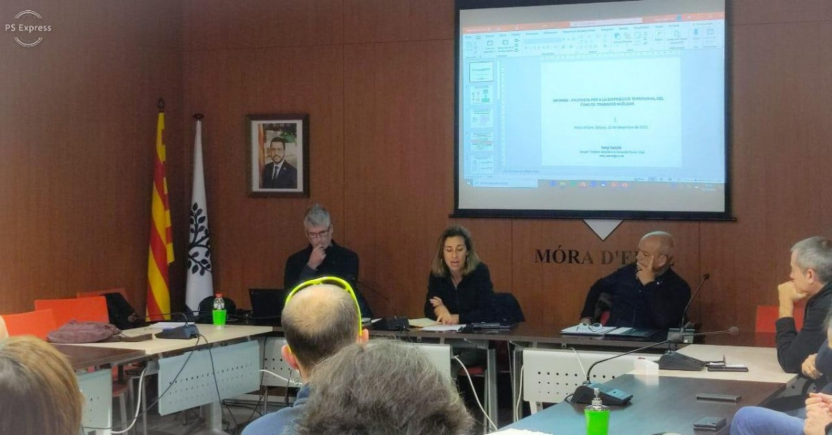 La diputada de la CUP, Laia Estrada ha presentat la proposta de distribució dels Fons Nuclears a Móra d'Ebre 