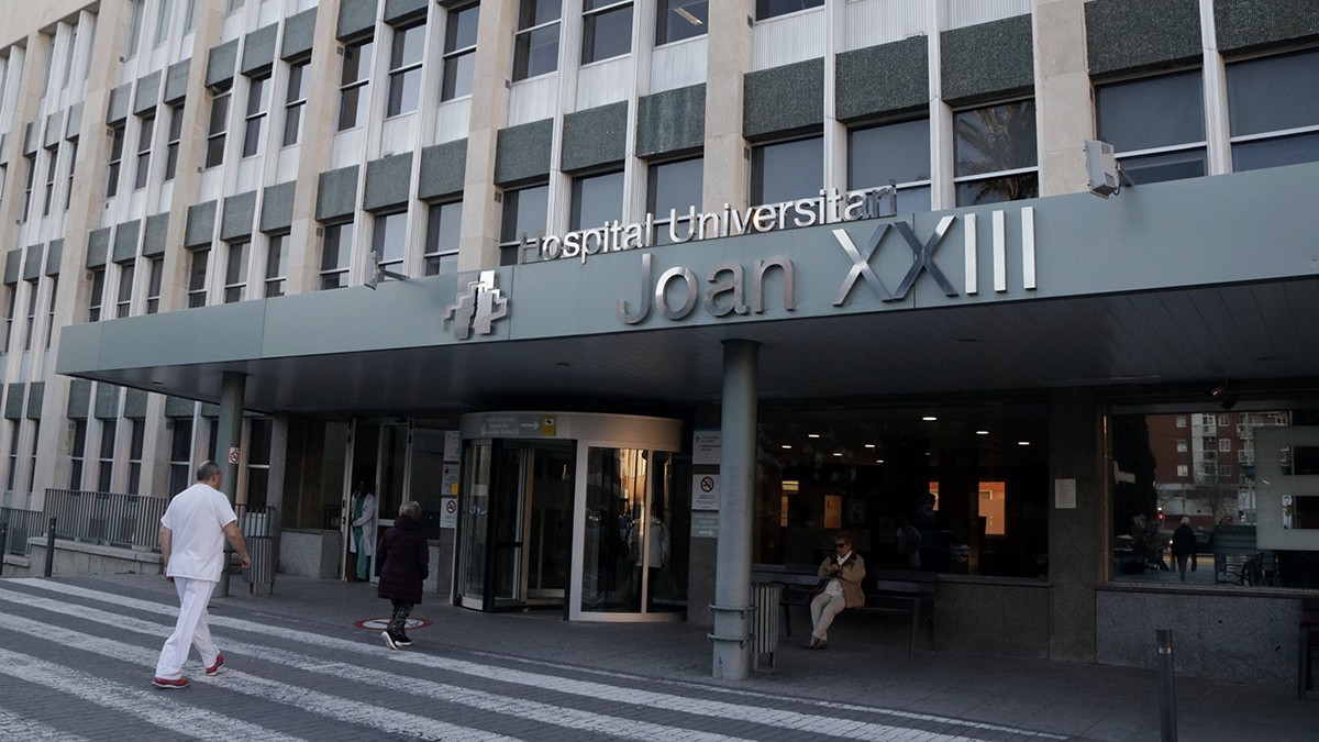 Tres persones han estat traslladades a l'Hospital Universitari Joan XXIII.