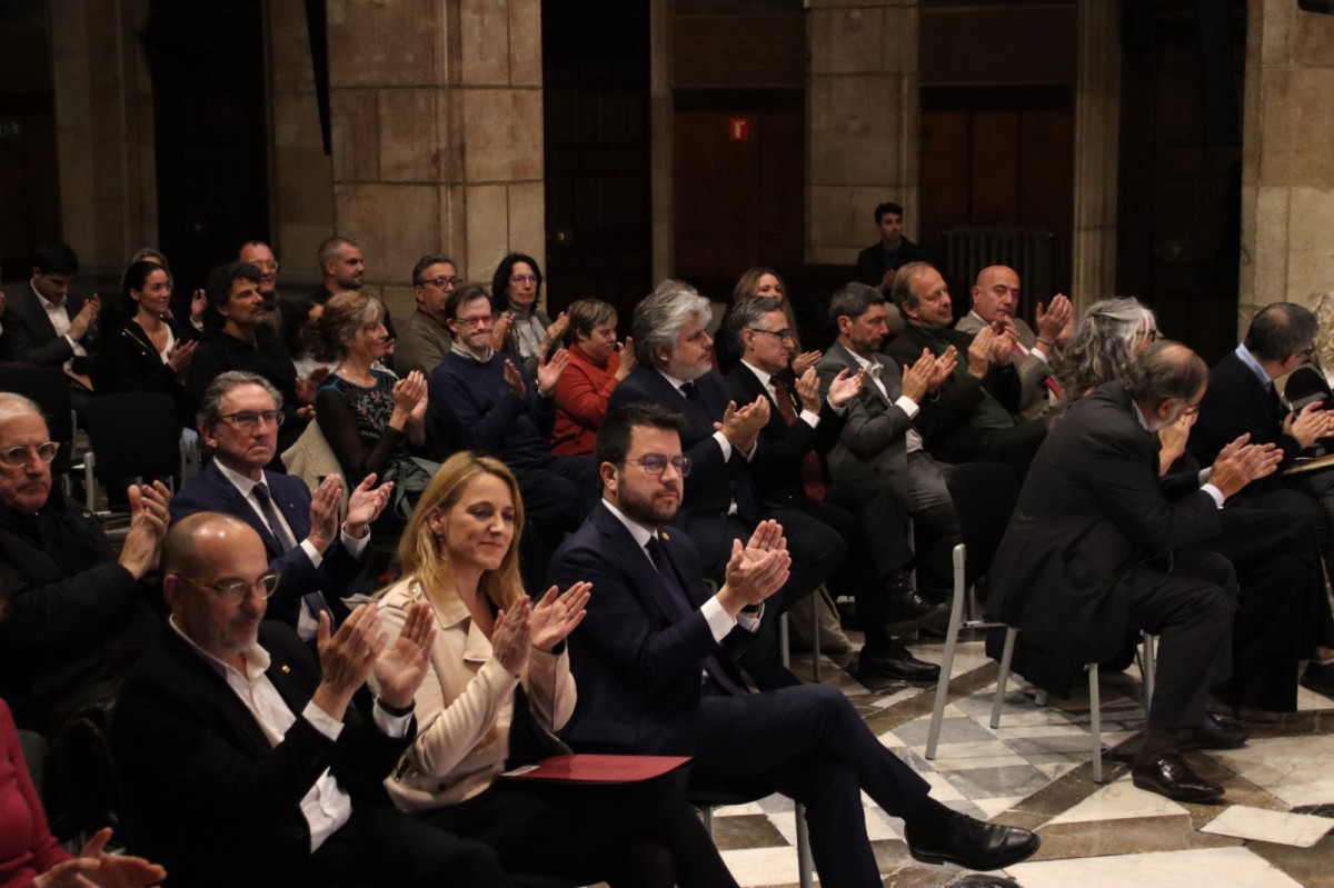 El president de la Generalitat, Pere Aragonès, acompanyat dels consellers Natàlia Mas i Carles Campuzano.