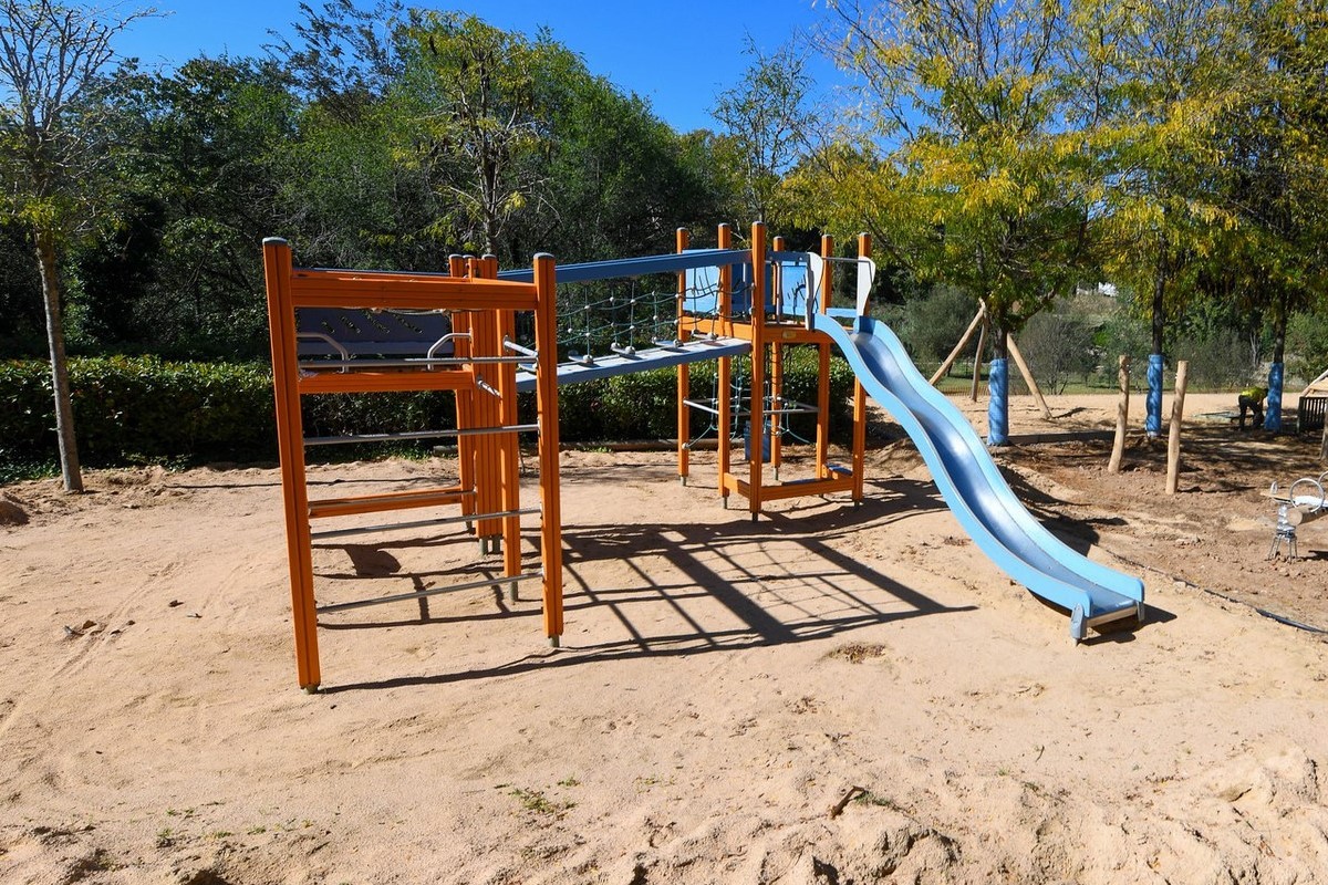 El parc infantil de Can Vallhonrat es remodelarà