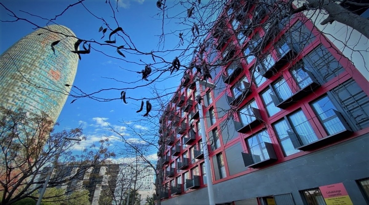 Els nous pisos APROP de Glòries, des del carrer