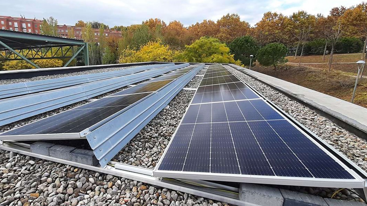 Plaques solars fotovoltaiques per reduir la factura energètica