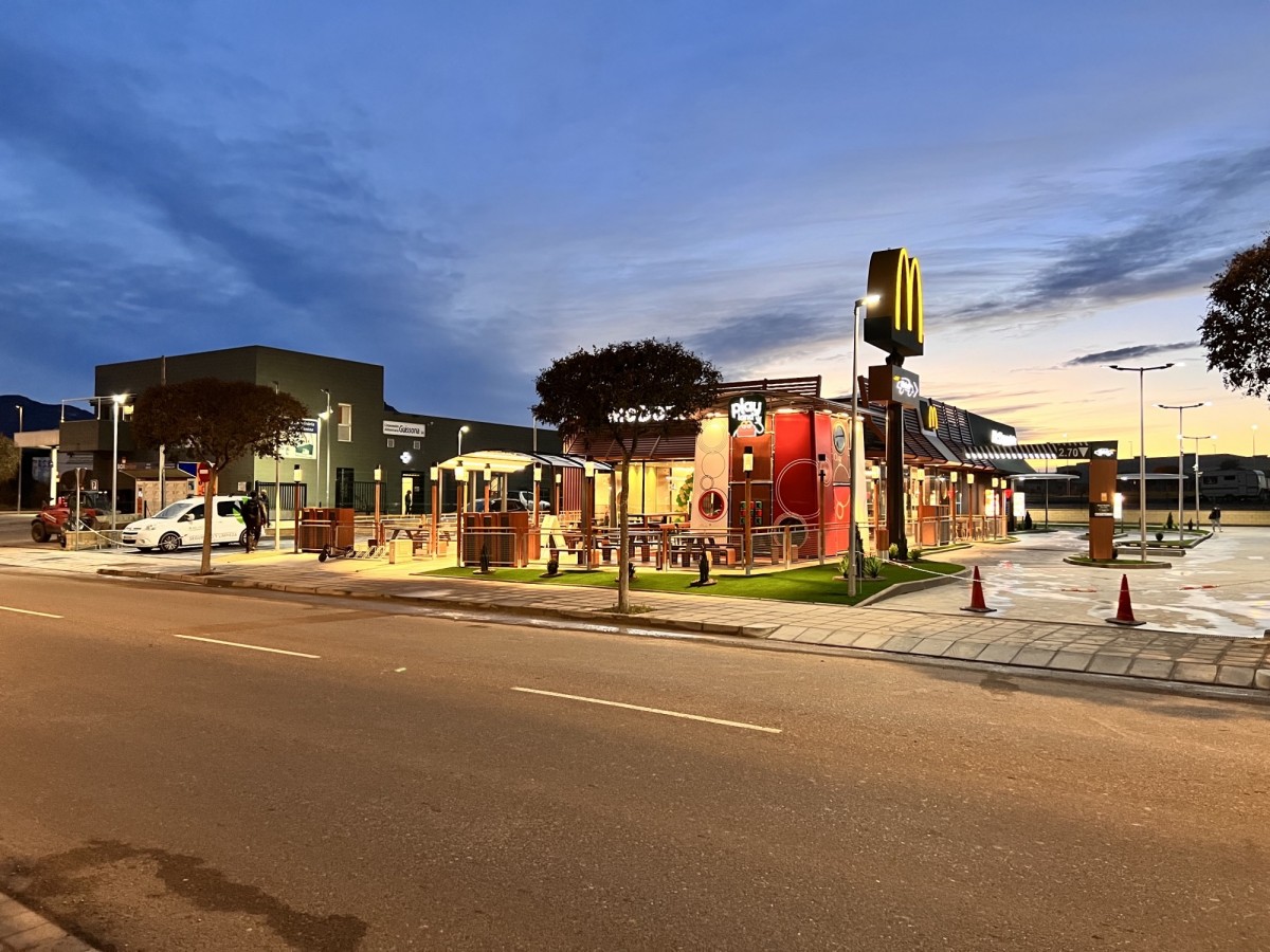 McDonald's Amposta, situat a l'avinguda de la Ràpita 
