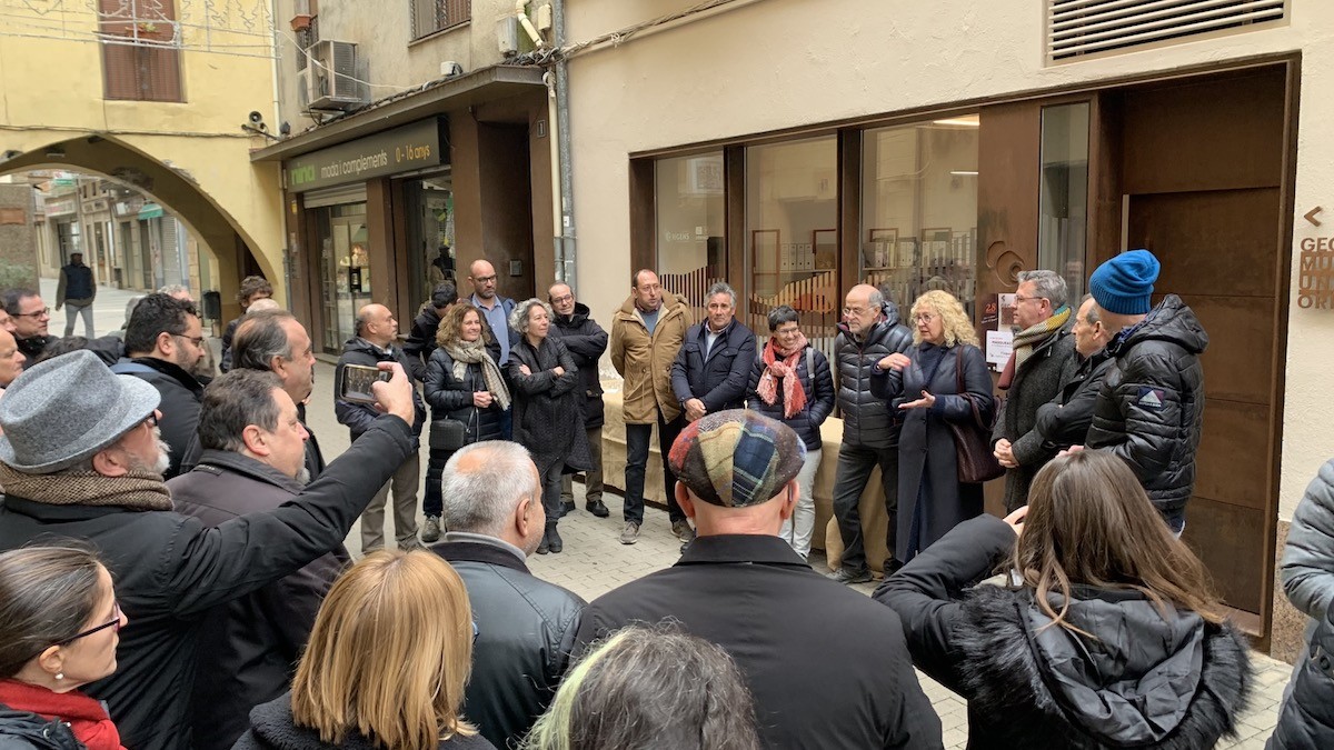Imatge de la inauguració, aquest dimecres, de la nova oficina del Geoparc a Tremp