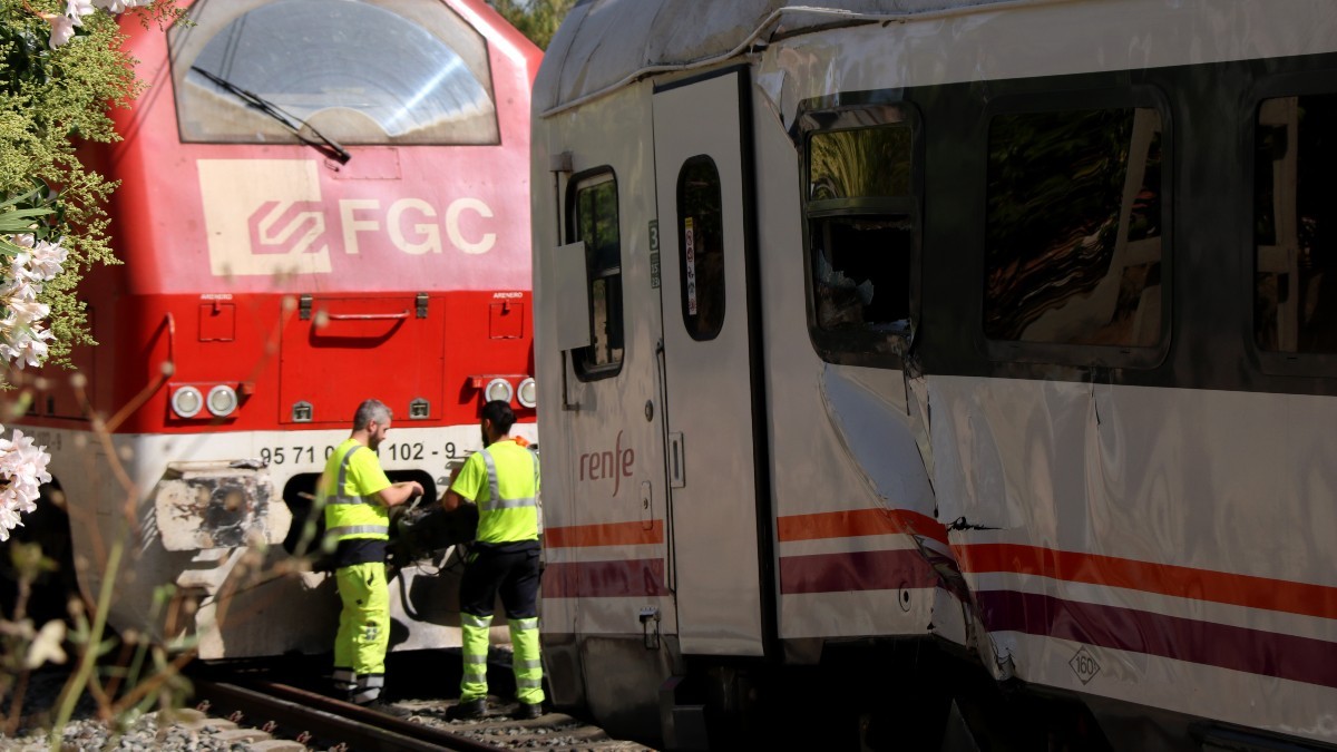 Imatge del xoc entre un tren de la R16 i una locomotora de mercaderies a Vila-seca