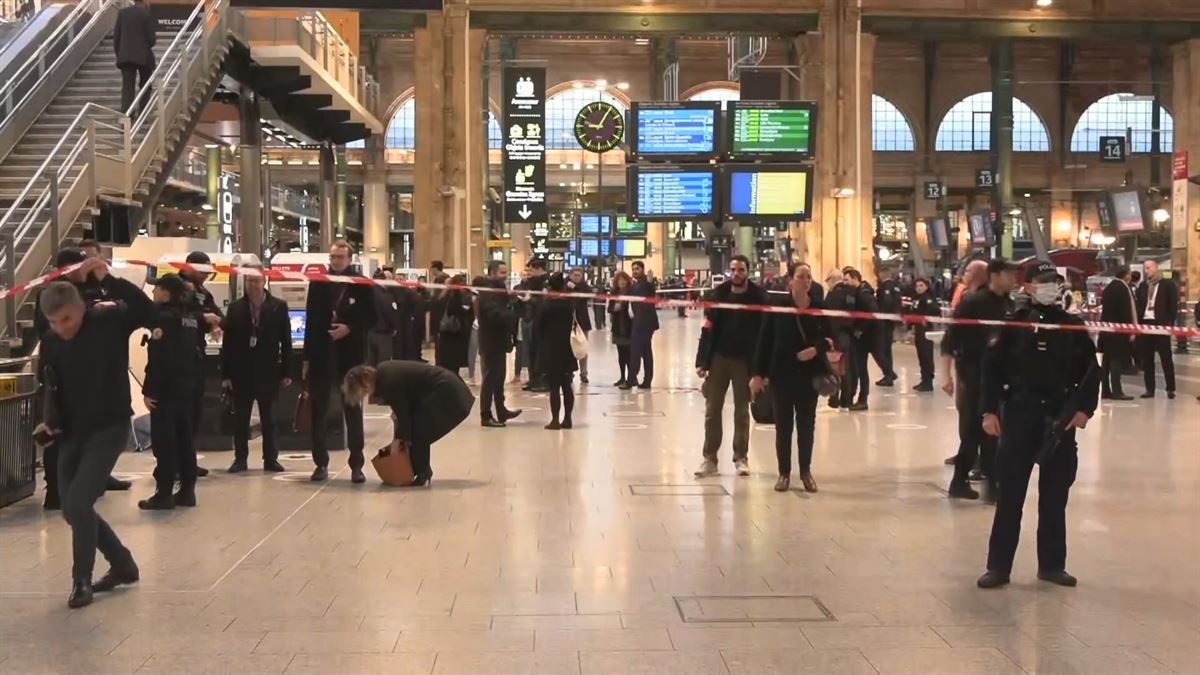 L'estació de Gare du Nord de París, acordonada a primera hora del matí