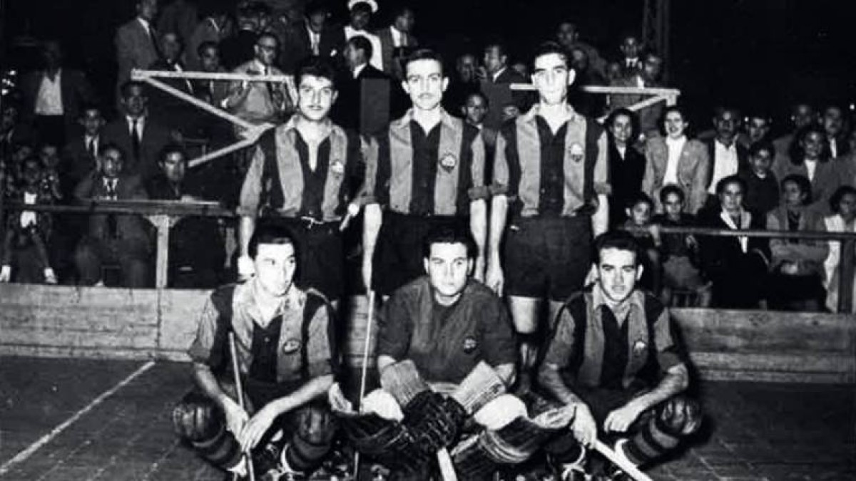 Pere Magriñà (a la part superior, esquerra), en una de les seves etapes com a roig-i-negre
