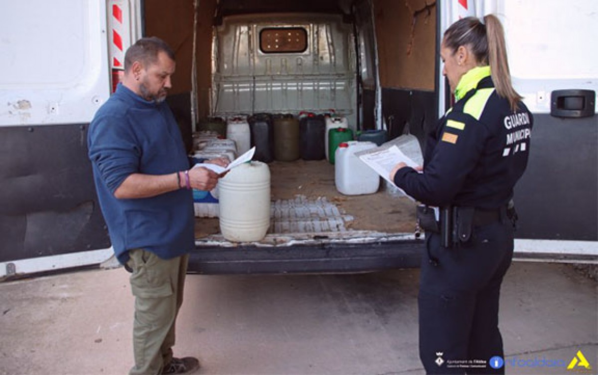 Els agents van retornar el combustible sostret a l'empresa que va patir el robatori.
