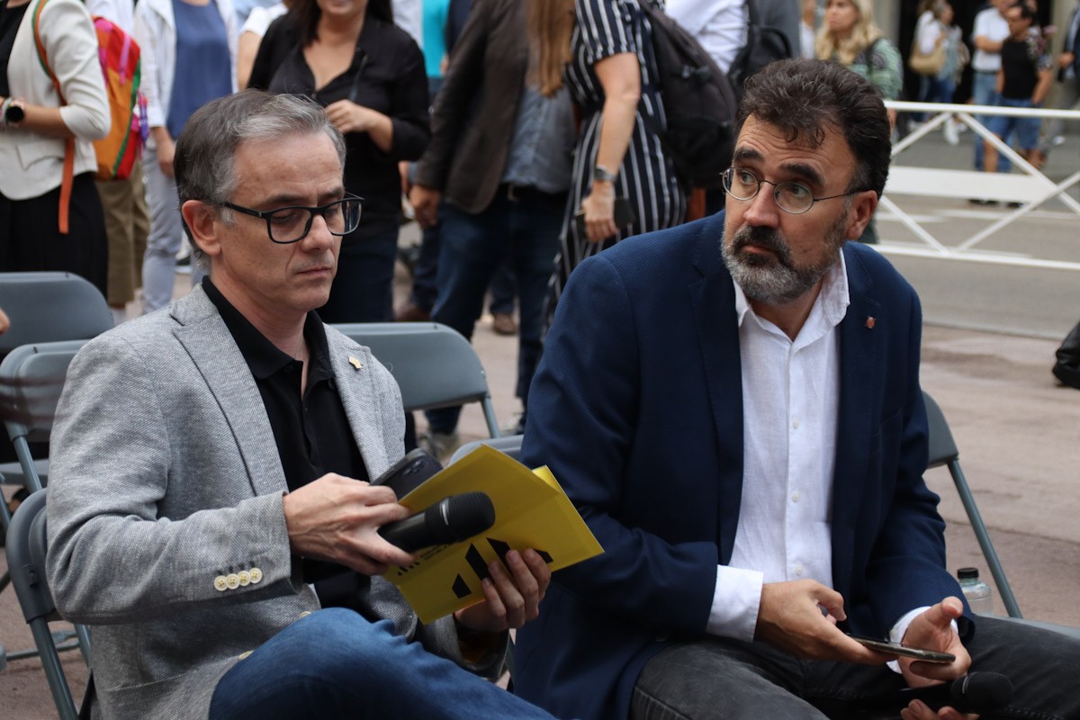 El president del grup parlamentari d'ERC, Josep Maria Jové, i el diputat d'ERC Lluís Salvadó, a l'acte d'ERC pel cinquè aniversari  del 20-S.  