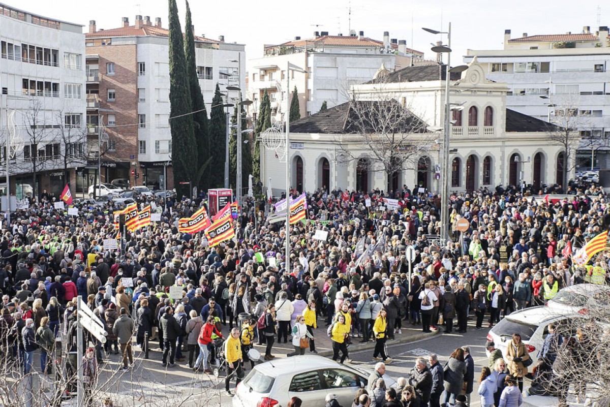 Milers de persones han assistit a la manifestació en defensa de la sanitat pública a Terrassa