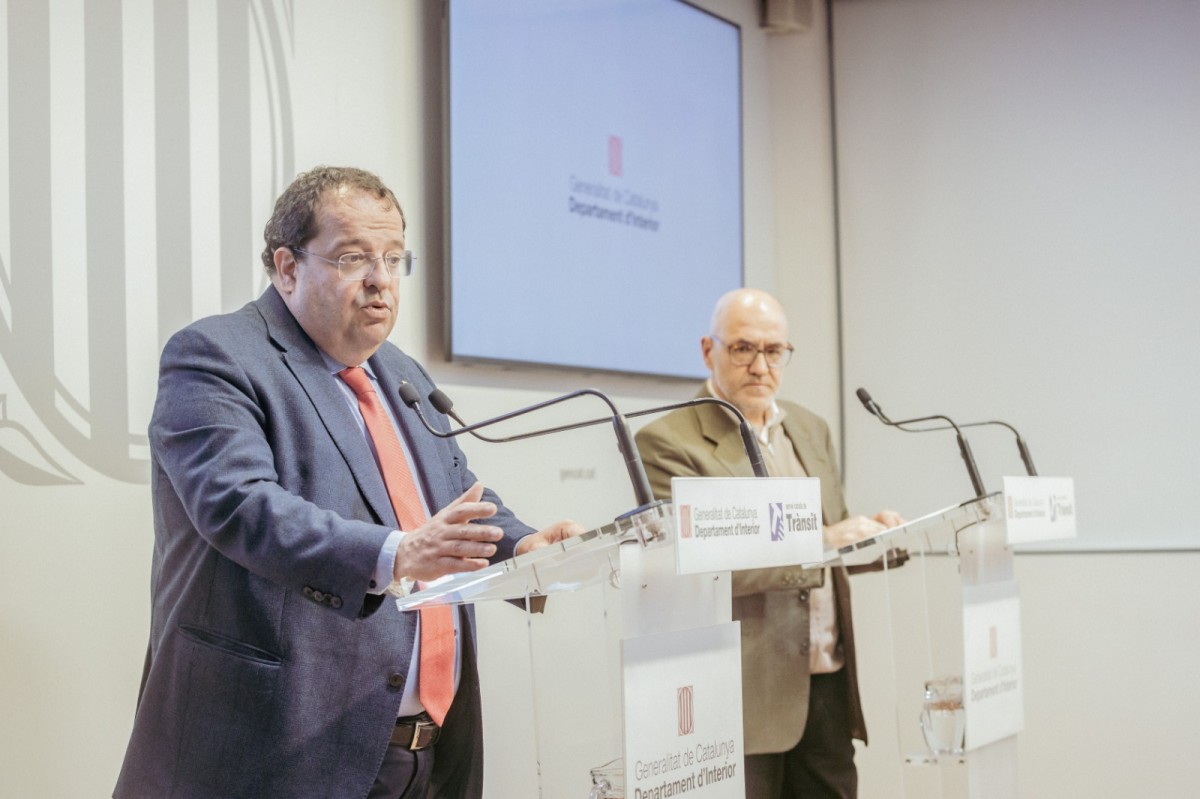 El conseller d’Interior i el director del Servei Català de Trànsit presentant el programa