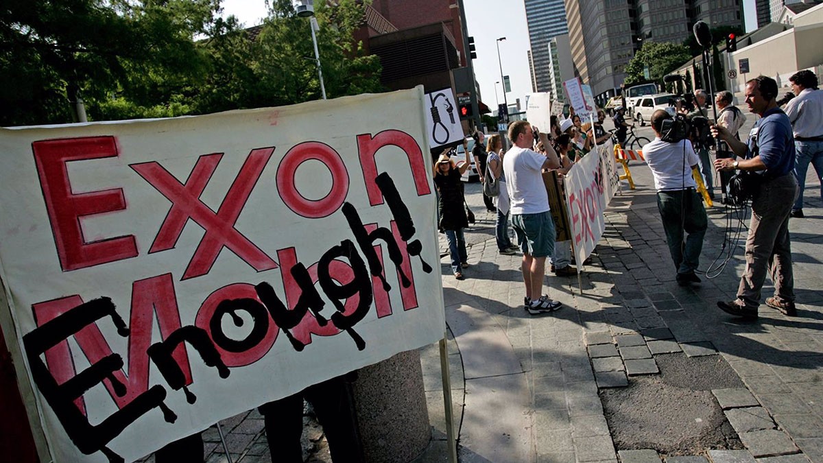 Protesta contra la petroliera ExxonMobile