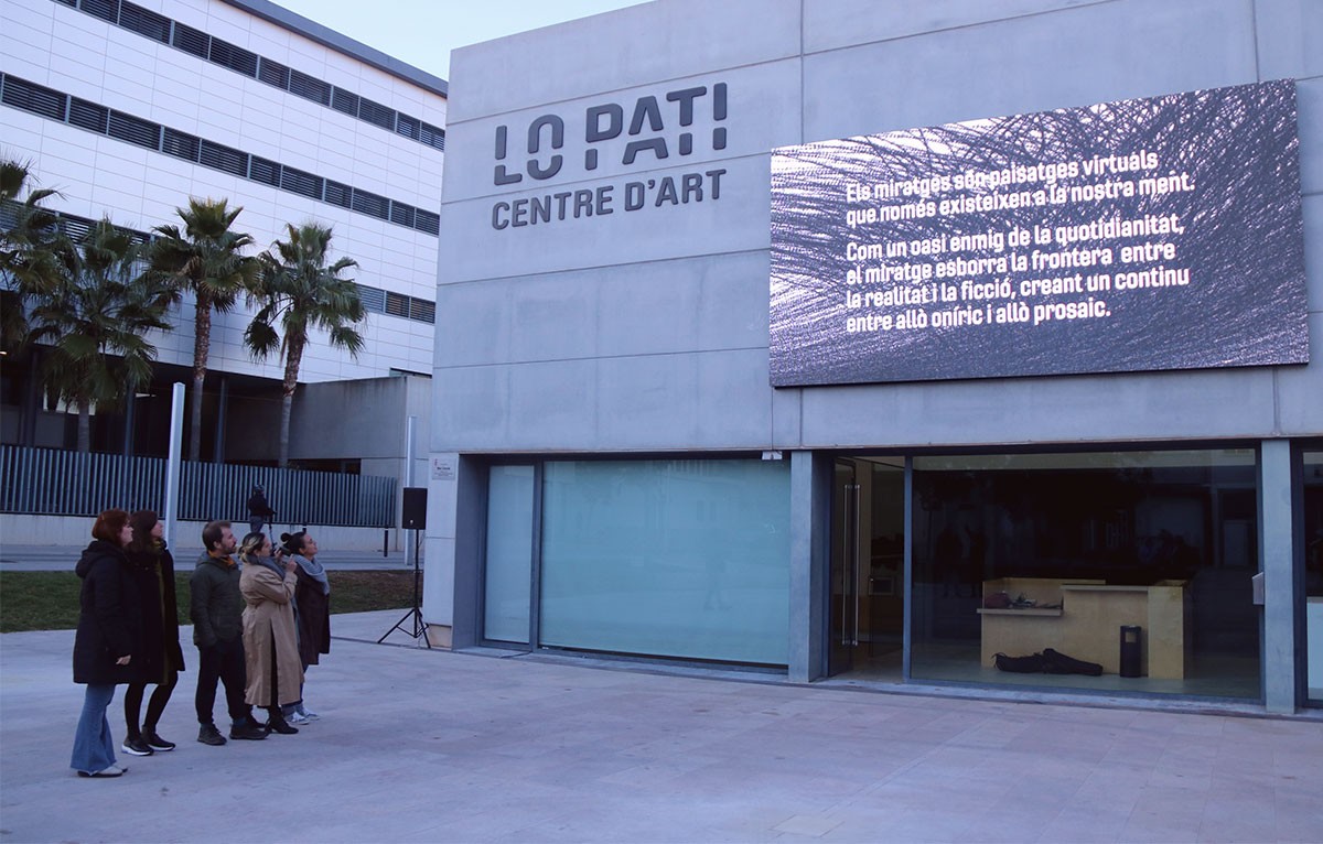 La pantalla està concebuda com a nova sala expositiva de Lo Pati.