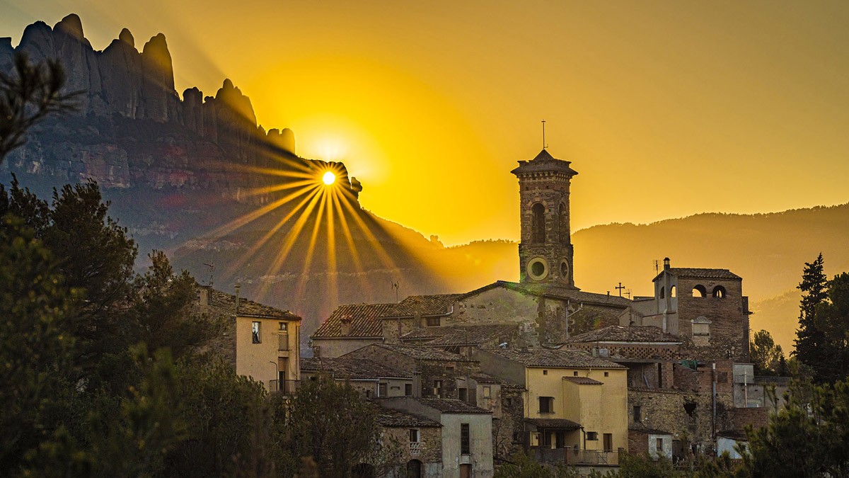 Efecte de la Flor de Sol quan l'astre passa per la Roca Foradada de Montserrat