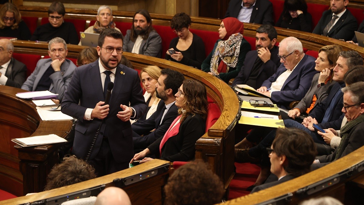 Aragonès i Illa, en una sessió de control al Parlament.