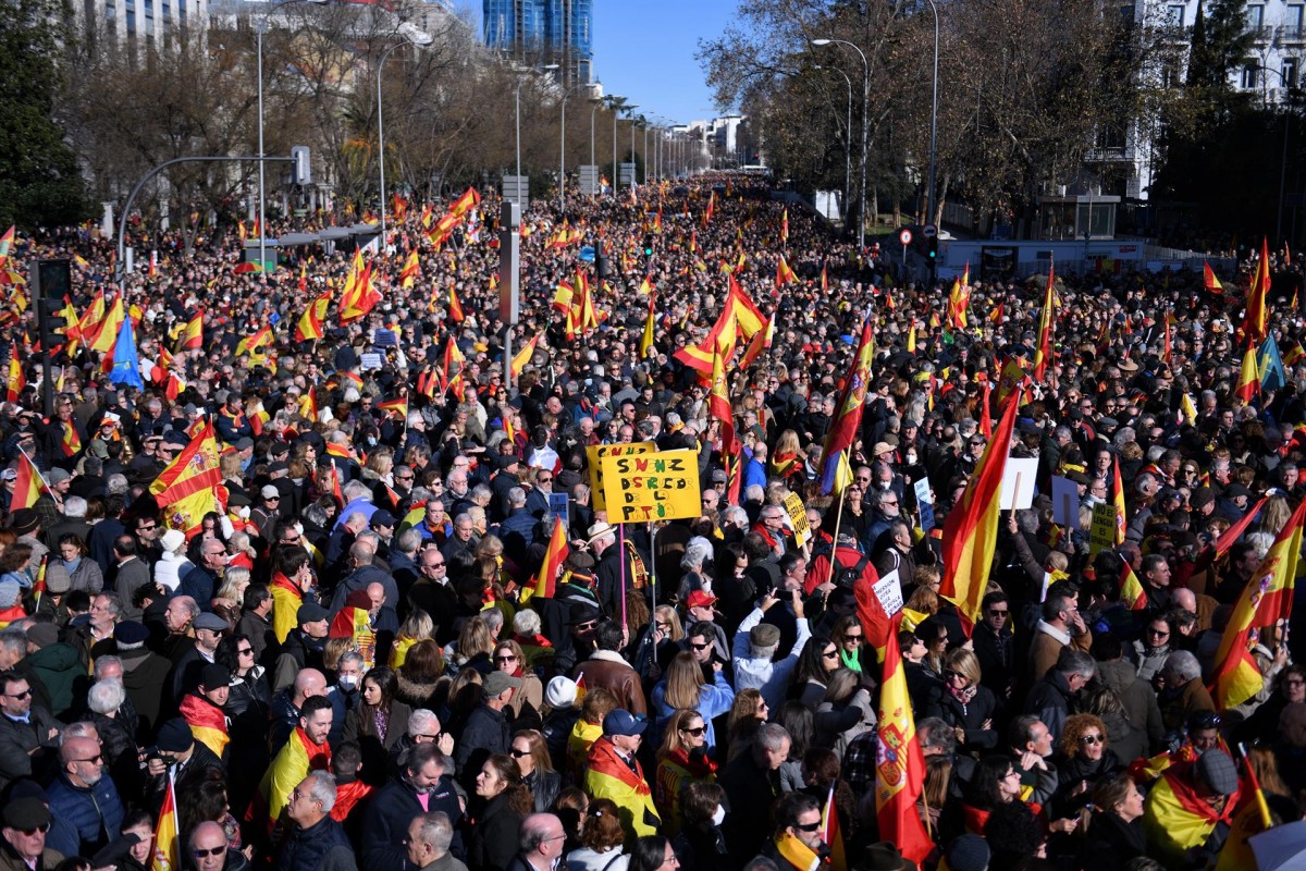Al voltant de 31.000 manifestants ocupen la plaça de Cibeles.