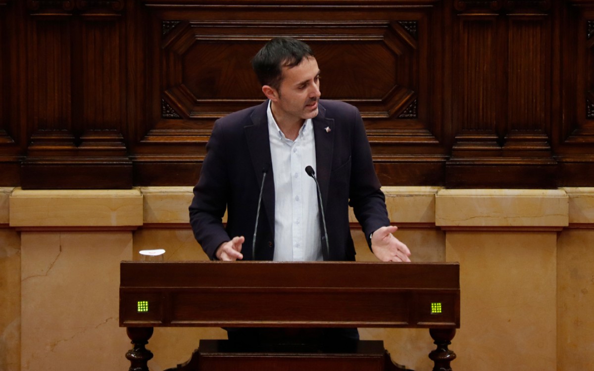 L'actual alcalde de Tortosa, Jordi Jordan exercint de diputat al Parlament de Catalunya 