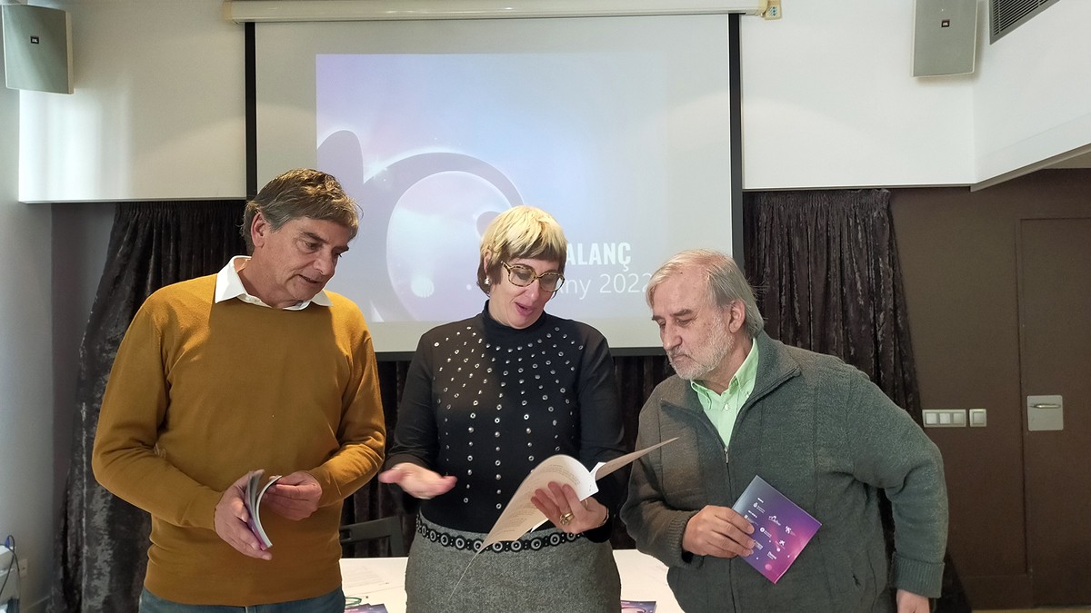 Jordi Basomba, Anna Crespo i Joan Morros durant la roda de premsa de balanç del Kursaal durant 2022