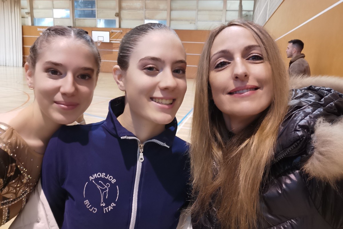 Ares Navarro, Núria Navarro i Ester Fornell (entrenadora) 